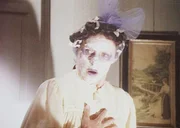 Mrs. Oleson (Katherine MacGregor) hofft, mit einem alten Kosmetikrezept von Kleopatra ihrer Sch&ouml;nheit nachzuhelfen.