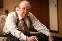 Roger Ailes (John Lithgow) hat Fox News mit einer populistischen Ausrichtung zwar gro&szlig; und erfolgreich gemacht, dabei in seiner Machtf&uuml;lle aber auch die Ma&szlig;st&auml;be des Anstands und der Moral aus dem Blick verloren.