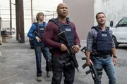 L-R: LAPD Liaison Marty Deeks (Eric Christian Olsen), Special Agent Sam Hanna (LL COOL J) und Special Agent G. Callen (Chris O'Donnell).