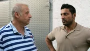 Verkaufsprofi Sükrü Pehlivan (re.) soll Olafs Trödel zu Geld machen, damit der 53-Jährige endlich wieder durchatmen kann... Verkaufsprofi Sükrü Pehlivan (re.) soll Olafs Trödel zu Geld machen, damit der 53-Jährige endlich wieder durchatmen kann...