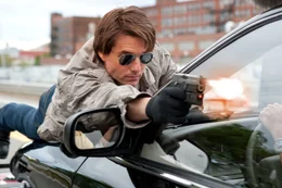 Ist er wirklich der, der er behauptet zu sein? Oder treibt er ein doppeltes Spiel? Agent Roy Miller (Tom Cruise) ...; Ist er wirklich der, der er behauptet zu sein? Oder treibt er ein doppeltes Spiel? Agent Roy Miller (Tom Cruise) ...