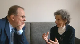 Stefan Lode, Nebenkl&auml;gervertreter mit seiner Klientin Roza Bloch, &Uuml;berlebende des KZ-Stutthof, die im Hamburger Prozess gegen Bruno Dey aussagt.