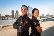 Marc Barthel (Polizeimeister Kristian "Kris" Freiberg) und Aybi Era (Polizeikommissarin Pinar Aslan) sind das neue Team in "Notruf Hafenkante".