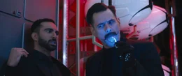 Agent Stone (Lee Majdoub, l.); Dr. Ivo Robotnik (Jim Carrey, r.)