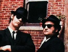 Jake und Elwood Blues (John Belushi, re., Dan Aykroyd) wollen ihre alte "Blues Brothers Band" wieder aufleben lassen!