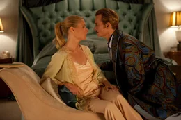 Nicht nur die Geldsorgen, sondern auch Mortdecais (Johnny Depp, r.) neuer Schnurbart sorgen f&uuml;r Probleme zwischen Mortdecai und seiner Frau Johanna (Gwyneth Paltrow, l.) ...