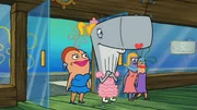 Pearl (2.v.l.)