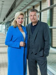 von links: Sarah Marquardt (Alexa Maria Surholt), Dr. Roland Heilmann (Thomas R&uuml;hmann)