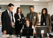 CRIMINAL MINDS - "52 Pick-Up" - A serial killer who has perfected his skill as a pick-up artist uses his prowess to lure his next victims. Cast: Thomas Gibson, Cari Shane, Matthew Gray Gubler, Joe Mantegna, Meta Golding. CRIMINAL MINDS - "52 Pick-Up" - A serial killer who has perfected his skill as a pick-up artist uses his prowess to lure his next victims. Cast: Thomas Gibson, Cari Shane, Matthew Gray Gubler, Joe Mantegna, Meta Golding.