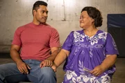 Dwayne Johnson (Uli Latukefu, l.); Lia Maivia (Ana Tuisila, r.)