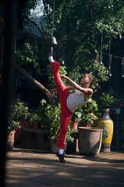 Bereits nach wenigen Trainingstagen wird Dre (Jaden Smith) klar, dass er gegen seinen Widersacher nur eine Chance hat, wenn er an alle Aufgaben, die Mr. Han ihm stellt, ernsthaft und engagiert herangeht ...