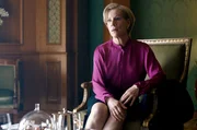 Staatssekretärin Cindy Cohen (Juliet Stevenson) verfolgt nun ihre eigene Agenda – sie will das Abkommen so schnell wie möglich unterzeichnen. Staatssekretärin Cindy Cohen (Juliet Stevenson) verfolgt nun ihre eigene Agenda – sie will das Abkommen so schnell wie möglich unterzeichnen.