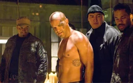 Drogenboss Jack Lupino (Amaury Nolasco, Mitte)