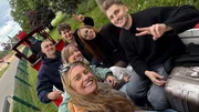Für Ole, Alexa, Greta, Deniz, Trang und Robin heißt es Abschiednehmen. Die neu geschlossenen Freundschaften nehmen sie mit.