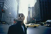 Abgeschottet von der Umwelt lebt der Profikiller L&eacute;on (Jean Reno) in New York.