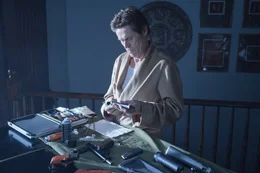 Freund oder Feind? L&auml;sst sich Killerkollege Marcus (Willem Dafoe) vom Syndikat kaufen?; Freund oder Feind? L&auml;sst sich Killerkollege Marcus (Willem Dafoe) vom Syndikat kaufen?