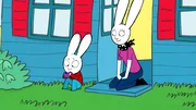 Simon (l.) steckt in einem Dilemma. Er hat nur ein Spielzeug und zwei Freunde, die nun um seine Gunst buhlen. Doch Mama (r.) sagt Simon, dass er sich nicht für einen Freund entscheiden muss.