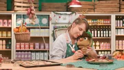Es gibt auch Lebkuchen in Katzenform. Die überlässt Moppi dann doch lieber der Ladenbesitzerin und Katzenfreundin Maya.