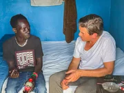 Endstation Europa – Markus Lanz (r.) trifft Max (l.) aus Senegal, dem die Flucht nach Europa gelungen ist Endstation Europa – Markus Lanz (r.) trifft Max (l.) aus Senegal, dem die Flucht nach Europa gelungen ist