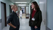 Katharina Tempel (Franziska Hartmann, r.) und Helen Dorn (Anna Loos, l.) tauschen sich über den aktuellen Fall aus. Katharina Tempel (Franziska Hartmann, r.) und Helen Dorn (Anna Loos, l.) tauschen sich über den aktuellen Fall aus.