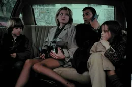 R-L:  Maggie Taylor (Mae Whitman), Jack Taylor (George Clooney), Melanie Parker (Michelle Pfeiffer), Sammy Parker (Alex D. Linz)