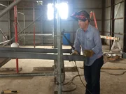 Wieder einmal hat Renovierungsheld Chip Gaines einiges zu tun, um seinen Kunden einen Wohntraum zu erfüllen. Wird sich die Jones-Familie letztendlich für das "Beach-house", das "School-house", oder für das "Red door house" entscheiden?