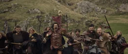 Die Armeliten, eine wilde Horde aus dem Nachbarreich, greift an, gef&uuml;hrt vom Armelitenf&uuml;hrer (Gregor Blo&eacute;b).