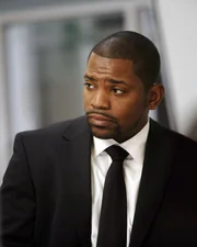 Die Lightman Group hatte bei ihrem letzten Fall eine Vereinbarung mit dem FBI getroffen. Sie behandelt deren Fälle nun mit Priorität und erhält dafür den äußerst fähigen Agenten Ben Reynolds (Mekhi Phifer) als Verstärkung für ihr Team.