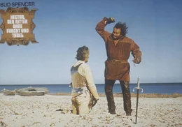 AushangfotoSeine Kraft setzt Ritter Hector (Bud Spencer, r.) auf unkonventionelle Art ein ...