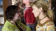 Niko (Sebastian Kroehnert) und Alex (Wolke Hegenbarth) müssen Nina erklären, dass nie etwas zwischen ihnen gelaufen ist.