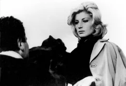 Zur ARTE-Sendung am 20. Mai 2004 um 20.45 Uhr Die mit der Liebe spielen Bildunterschrift: Claudia (Monica Vitti) bleibt auf der einsamen Vulkaninsel zur&uuml;ck, um Anna zu suchen. Bildrechte: ARTE F Honorarfreie Verwendung nur im Zusammenhang mit genannter Sendung und bei folgender Nennung "Bild: Sendeanstalt/Copyright". Andere Verwendungen nur nach vorheriger Absprache: ARTE-Bildredaktion, Tel.: Carine Jechoux +33 3 88 14 21 37 und Silke W&ouml;lk +33 3 88 14 22 25, E-Mail: bildredaktion@arte-tv.com