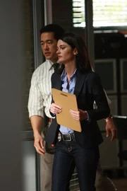 Die Ermittlungen im Mordfall Jason Sands gehen voran: Kimball Cho (Tim Kang, l.) und Teresa Lisbon (Robin Tunney, r.) ...
