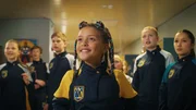 Jenny (Elsa Nandi Ndimande) fühlt sich wie ein Superstar, seitdem sie das Monster an ihrer Schule in die Schranken gewiesen hat. Allerdings besagen die Superhelden-Regeln, dass es vor allem darauf ankommt, immer schön bescheiden zu bleiben. Jenny (Elsa Nandi Ndimande) fühlt sich wie ein Superstar, seitdem sie das Monster an ihrer Schule in die Schranken gewiesen hat. Allerdings besagen die Superhelden-Regeln, dass es vor allem darauf ankommt, immer schön bescheiden zu bleiben.