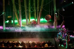Der neue Musikprofessor Jan Palfy inszeniert die Kinderoper H&auml;nsel und Gretel neu.