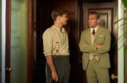 Lucian Ainsworth (Oliver Dench, l.) und Cecil Ainsworth (Mark Umbers, r.).