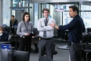 (v.l.n.r.) Analyst Elise Taylor (Vedette Lim); Analyst Kelly Moran (Taylor Anthony Miller); Assistant Special Agent in Charge Jubal Valentine (Jeremy Sisto) (v.l.n.r.) Analyst Elise Taylor (Vedette Lim); Analyst Kelly Moran (Taylor Anthony Miller); Assistant Special Agent in Charge Jubal Valentine (Jeremy Sisto)