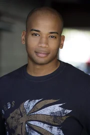 (1. Staffel) - Unterstützt das Team bei ihren Undercover Einsätzen: Special Agent Dominic Vail (Adam Jamal Craig) ...