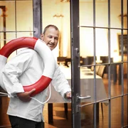 (9. Staffel) - Wenn Sternekoch Frank Rosin in einem Restaurant anpackt, gl&auml;nzen hinterher nicht nur die Gl&auml;ser, dem Personal winken Tage voller Dampf, Druck und jeder Menge Tipps ...