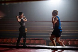 Sabrina (Roberta Colindrez) undSa&uacute;l Armend&aacute;riz (Gael Garc&iacute;a Bernal)