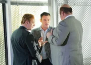 Von den Ermittlern in die Mangel genommen: David Caruso als Horatio Caine, Brian Austin Green als Anthony Green, Rex Linn als Frank Tripp Von den Ermittlern in die Mangel genommen: David Caruso als Horatio Caine, Brian Austin Green als Anthony Green, Rex Linn als Frank Tripp