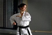 Irene Huss (Angela Kovacs) hat einen schwarzen Gürtel in Jui-Jitsu.