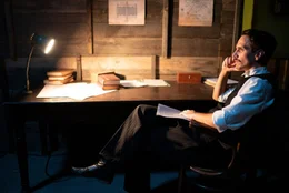 F&uuml;r viele gilt Nikola Tesla (Ivan Ivanov) als der Erfinder des 20. Jahrhunderts. In Radios, Fernsehern, Mobiltelefonen und vielem mehr stecken seine Erfindungen. Er pr&auml;gte unsere Welt, wie es nur wenige taten.