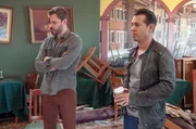 Adam Ruzek (Patrick John Flueger, l.), Antonio Dawson (Jon Seda)