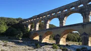 Das Aqu&auml;dukt von N&icirc;mes ist das gr&ouml;&szlig;te bis heute erhaltene r&ouml;mische Bauwerk in Europa. Tausende Arbeiter waren an dem monumentalen Bau auf einer Strecke von 50 Kilometern besch&auml;ftigt.