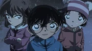 Während die Detective Boys das Schneefestival in Kitanosawa genießen, wird eine Leiche gefunden. Conan (M.) muss so schnell wie möglich herausfinden, wer der Mörder ist und worauf er es eigentlich abgesehen hat ... Während die Detective Boys das Schneefestival in Kitanosawa genießen, wird eine Leiche gefunden. Conan (M.) muss so schnell wie möglich herausfinden, wer der Mörder ist und worauf er es eigentlich abgesehen hat ...