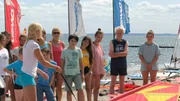 Surflehrerin Noemi Niestrath versucht, den Anfängern ein Gespür für Wind zu vermitteln. Surflehrerin Noemi Niestrath versucht, den Anfängern ein Gespür für Wind zu vermitteln.