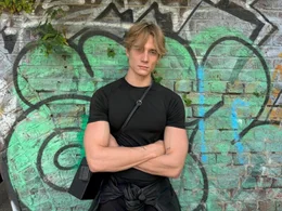 Looksmaxxer und Influencer Austin Wayne bietet Selbstoptimierungs-Coachings an.