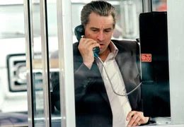 Jimmy (Robert De Niro) erf&auml;hrt, dass sein Freund Tommy umgebracht wurde.