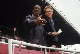 Scott (Eddie Murphy, l.), der seinen ermordeten Partner r&auml;chen will, nimmt gemeinsam mit seinem neuen Partner Kevin McCall (Michael Rapaport, r.) die Verfolgung des M&ouml;rders auf. Dabei ger&auml;t jedoch selbst ins Visier des Psychokillers ...
