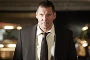 Vladic (Ralf Moeller) trifft sich mit dem mysteri&ouml;sen Djavo, einem ehemaligen serbischen General, der offiziell gar nicht mehr lebt.